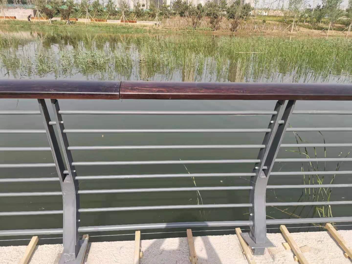 泸州市桥梁防撞护栏桥梁护栏 - 价格